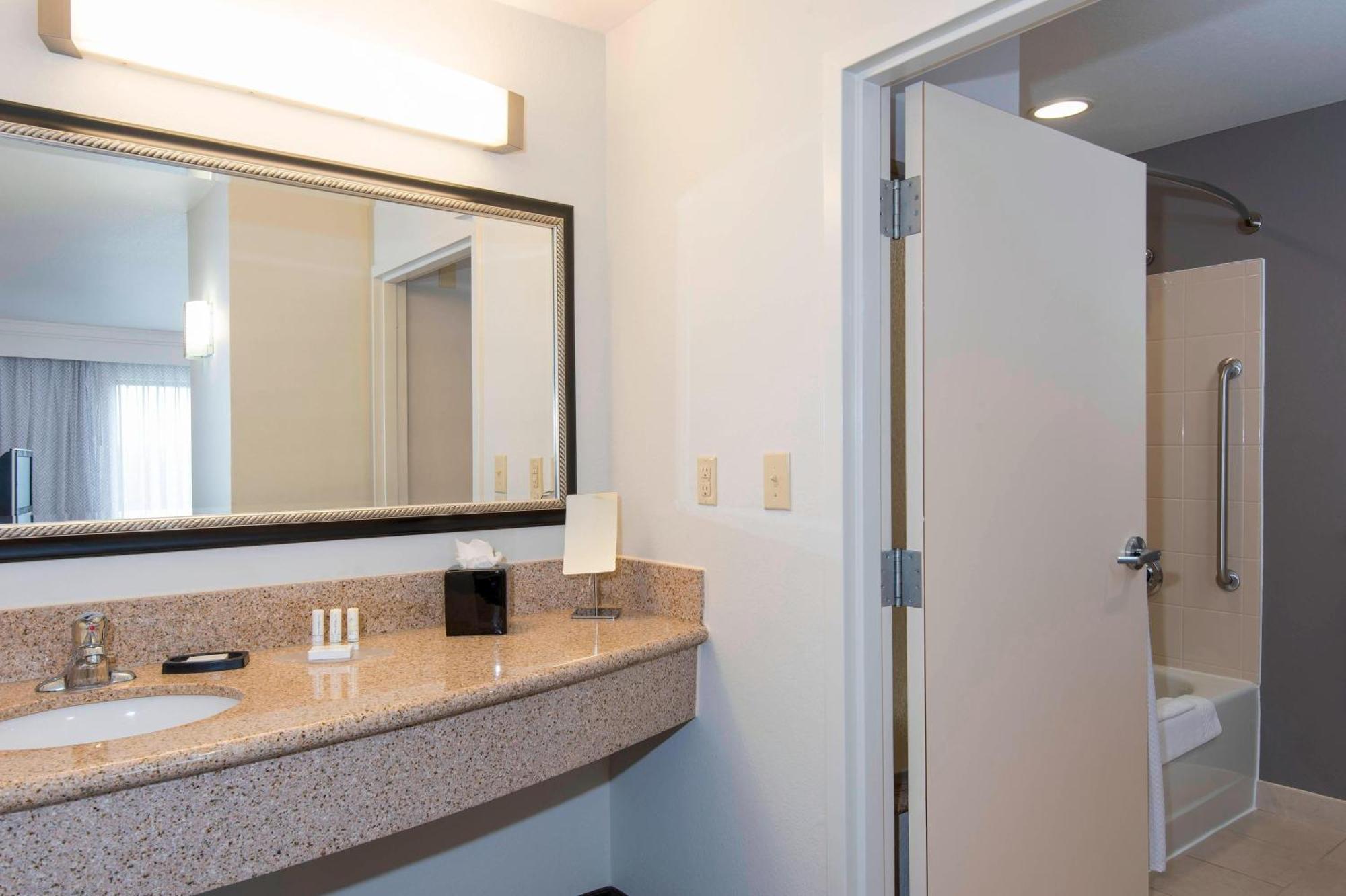 Courtyard By Marriott San Antonio North Stone Oak At Legacy Exterior foto